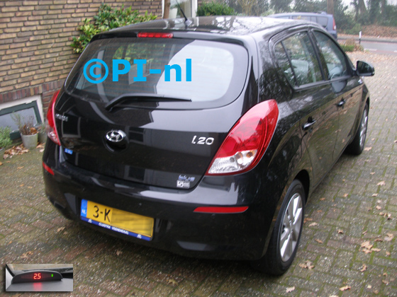 Parkeersensoren ingebouwd door PI-nl in een Hyundai i20 uit 2013. De display (set A 2016) werd linksvoor bij de a-stijl gemonteerd.