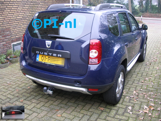 Parkeersensoren ingebouwd door PI-nl in een Dacia Duster uit 2011. De display (set A 2016) werd linksvoor bij de a-stijl gemonteerd.