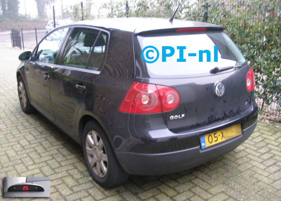 Parkeersensoren ingebouwd door PI-nl in een Volkswagen Golf Businessline met canbus uit 2007. De display (set A 2016) werd linksvoor bij de a-stijl gemonteerd.