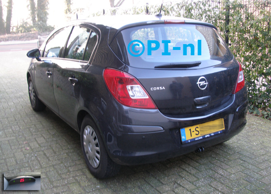 Parkeersensoren ingebouwd door PI-nl in een Opel Corsa uit 2013. De display (set A 2016) werd linksvoor bij de a-stijl gemonteerd.