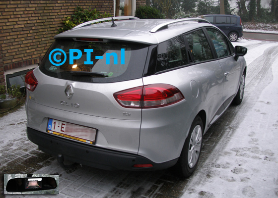 Parkeersensoren ingebouwd door PI-nl in een Renault Clio Estate uit 2015. De spiegeldisplay (set D 2017) is van de set met camera en sensoren.