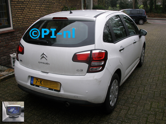 Parkeersensoren ingebouwd door PI-nl in een Citroen C3 uit 2013. De display (set B2 2017) werd linksvoor bij de a-stijl gemonteerd. Er werden standaard witte sensoren gemonteerd.