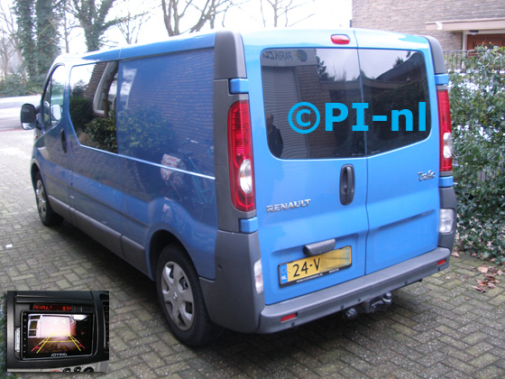 Parkeersensoren ingebouwd door PI-nl in een Renault Trafic 'lang' uit 2007. Beeld inclusief afstandsweergave (set D 2017) van de set met camera en sensoren werden aan een aanwezig scherm gekoppeld. De camera werd a-symetrisch, links naast de trekhaak gemonteerd.