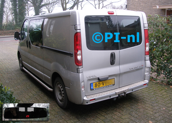 Parkeersensoren ingebouwd door PI-nl in een Opel Vivaro CDTI uit 2007. De display (set C 2017) is de spiegelset. De kapotte Opel-/Renault-fabrieks-set werd verwijderd.