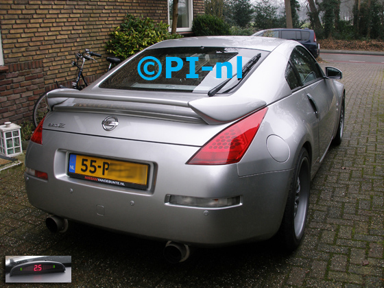 Parkeersensoren ingebouwd door PI-nl in een Nissan 350Z uit 2004. De display (set A 2017) werd linksvoor bij de a-stijl gemonteerd.