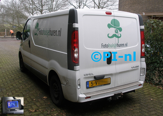 Parkeersensoren ingebouwd door PI-nl in een Opel Vivaro it 2010. De display (set B1 2017) werd linksvoor bij de a-stijl gemonteerd.