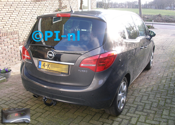 Parkeersensoren ingebouwd door PI-nl in een Opel Meriva uit 2013. De display (set A 2014) werd in de middenconsole gemonteerd.