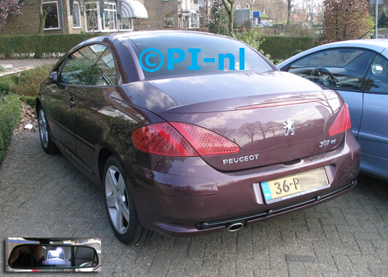 Parkeersensoren ingebouwd door PI-nl in een Peugeot 307 CC met canbus uit 2004. De spiegeldisplay (set D 2017) is van de set met camera en sensoren. De sensoren werden in de aanwezige Peugeot-PDC-strip ingebouwd.
