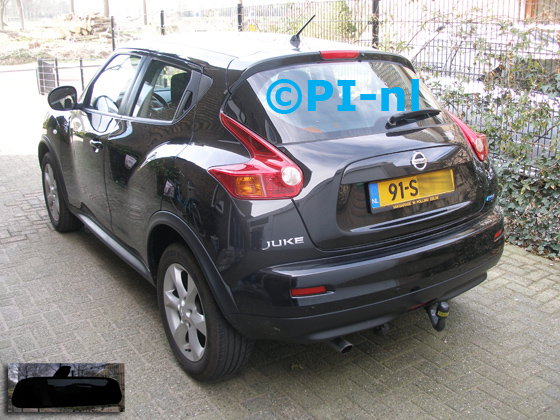 Parkeersensoren ingebouwd door PI-nl in een Nissan Juke uit 2011. De spiegeldisplay (set D 2017) is van de set met camera en sensoren.