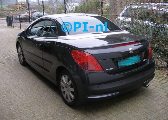 Parkeersensoren ingebouwd door PI-nl in een Peugeot 207 CC uit 2006. De pieper (set E 2017) werd verstopt.