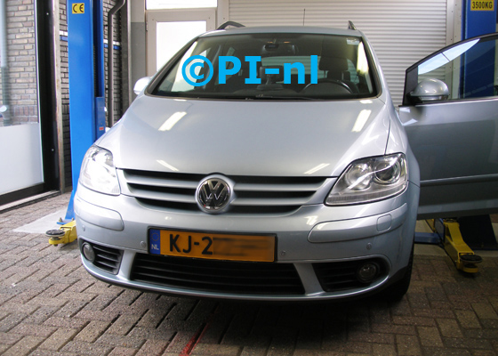 Parkeersensoren ingebouwd door PI-nl in de voorbumper van een Volkswagen Golf Plus Comfort Line uit 2008. De pieper (set E 2017) werd verstopt.