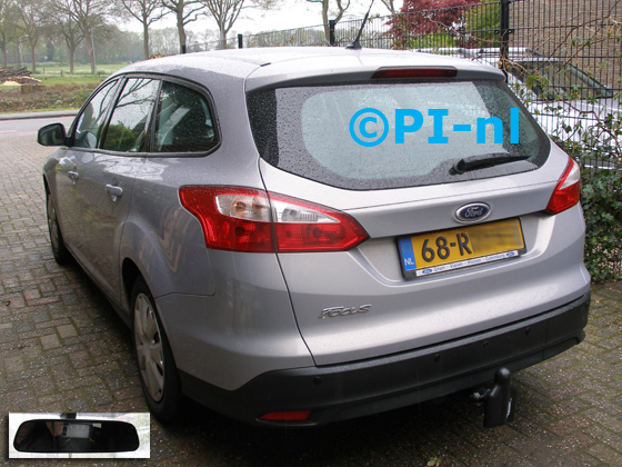 Parkeersensoren ingebouwd door PI-nl in een Ford Focus Wagon uit 2011. De spiegeldisplay (set D 2017) is van de set met camera en sensoren.