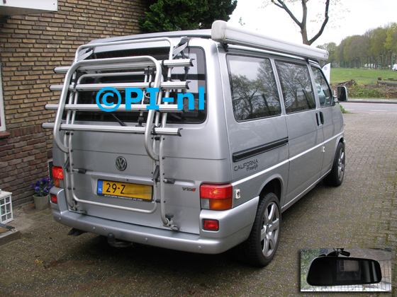 Parkeersensoren ingebouwd door PI-nl in een Volkswagen Transporter T4 TDI California Coach Freestyle (camper) uit 2003. De spiegeldisplay (set D 2017) is van de set met camera en sensoren. De spiegeldisplay werd op een zuignapspiegel bevestigd. Een kapot parkeersysteem werd verwijderd. Er werden standaard zilveren sensoren gemonteerd (op tapse opvulringen) in de bestaande gaten.