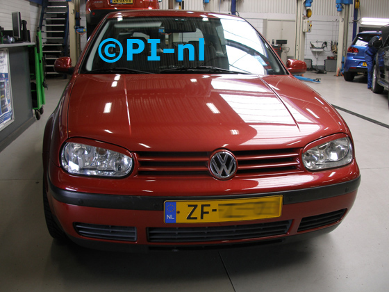 Parkeersensoren ingebouwd bij Garage van Veenhuisen in Putten door PI-nl in de voorbumper van een Volkswagen Golf (4) uit 1999. De pieper (set E 2017) werd verstopt. De sensoren werden antraciet gespoten.