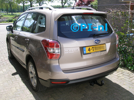 Parkeersensoren ingebouwd door PI-nl in een Subaru Forester uit 2014. De pieper (set E 2017) werd verstopt.