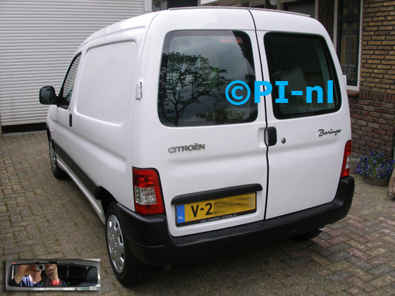 Parkeersensoren ingebouwd door PI-nl in een Citroen Berlingo First uit 2009. De display (set C 2017) is de spiegeldisplay.