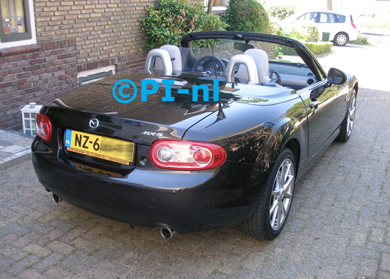 Parkeersensoren ingebouwd door PI-nl in een Mazda MX-5 1.8 Roadster Coupé Kaminari uit 2011. De pieper (set E 2017) werd verstopt.