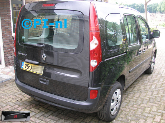 Parkeersensoren ingebouwd door PI-nl in een Renault Kangoo Expression uit 209. De display (set A 2017) werd linksvoor bij de a-stijl gemonteerd.