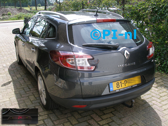 OEM-parkeersensoren ingebouwd door PI-nl in een Renault Megane Estate / Grandtour uit 2011. De display (set H 2017) werd op de stuurkolom gemonteerd. De sensoren werden antraciet gespoten.