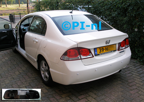 Parkeersensoren ingebouwd door PI-nl in een Honda Civic Hybride uit 2009. De spiegeldisplay (set D 2017) is van de set met camera en sensoren. De kapotte Honda-parkeersensoren werden verwijderd, de nieuwe sensoren werden in de 'pukkels' gemonteerd.