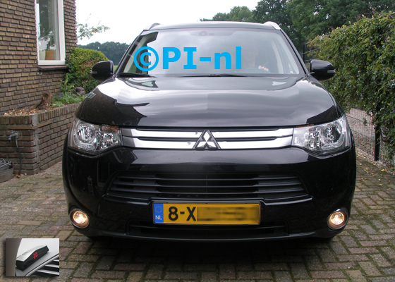 Parkeersensoren ingebouwd door PI-nl in een Mitsubishi Outlander PHEV uit 2015. De display (set C 2016) is het spiegelmodel.