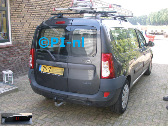 Parkeersensoren ingebouwd door PI-nl in een Dacia 2008. Een kapotte set van een ander merk werd vervangen door een set van PI-nl. De display (set A 2017) werd linksvoor bij de a-stijl gemonteerd.