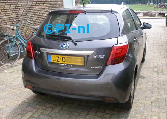 Parkeersensoren ingebouwd door PI-nl in een Toyota Yaris Hybrid uit 2016. De pieper (set E 2017) werd verstopt. Er werden standaard grijsmetallic sensoren gemonteerd.
