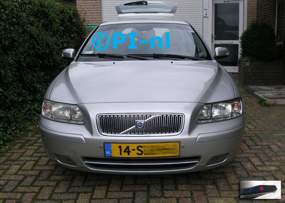 Parkeersensoren ingebouwd door PI-nl in de voorbumper van een Volvo V70 uit 2007. De display (set G 2017) werd linksvoor bij de a-stijl gemonteerd. Er werden standaard zilveren sensoren gemonteerd.