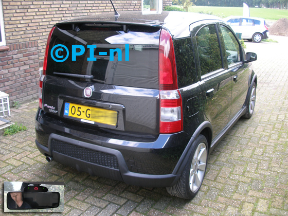 OEM-parkeersensoren ingebouwd door PI-nl in een Fiat Panda 100HP uit 2008. De display (set A 2017) werd op de binnenspiegel gemonteerd.