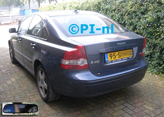 Parkeersensoren ingebouwd door PI-nl in een Volvo S40 uit 2006. De spiegeldisplay (set D 2017) is van de set met camera en sensoren.