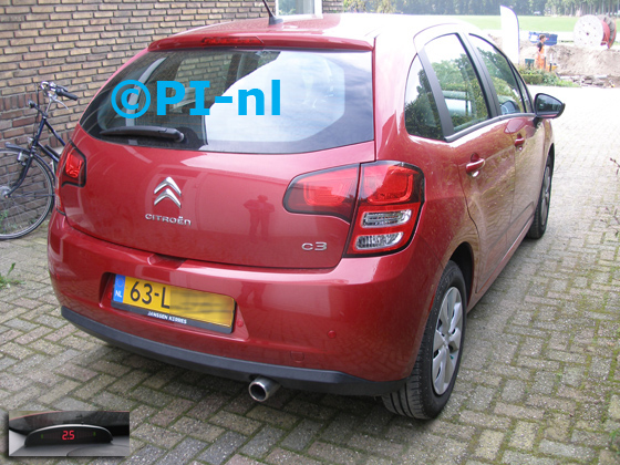 Parkeersensoren ingebouwd door PI-nl in een Citroen C3 uit 2010. De display (set A 2017) werd linksvoor bij de a-stijl gemonteerd.