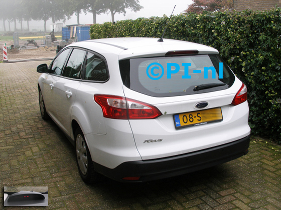 Parkeersensoren ingebouwd door PI-nl in een Ford Focus Wagon uit 2011. De display (set A 2017) werd linksvoor bij de a-stijl gemonteerd.