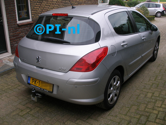 Parkeersensoren ingebouwd door PI-nl in een Peugeot 308 met canbus uit 2011. De pieper (set E 2017) werd verstopt.