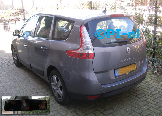 Parkeersensoren ingebouwd door PI-nl in een Renault Grand Scenic uit 2014 (foto bj. 2012). De display (set C 2017) is de spiegeldisplay.