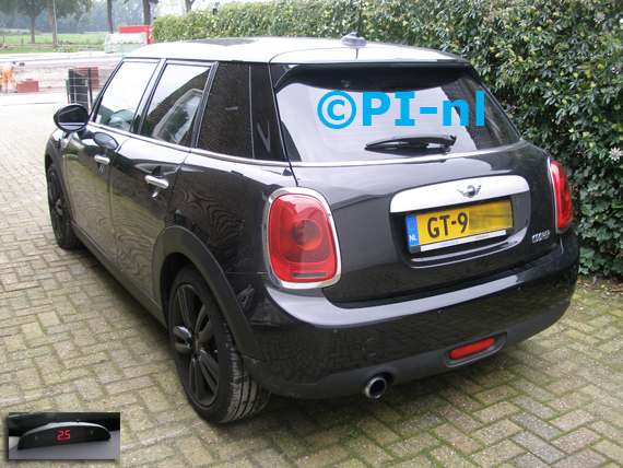 Parkeersensoren ingebouwd door PI-nl in een Mini Cooper met canbus uit 2015. De display (set A 2017) werd linksvoor bij de a-stijl gemonteerd.