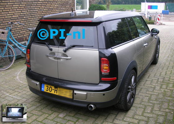 Parkeersensoren ingebouwd door PI-nl in een Mini Cooper Clubman met canbus uit 2009. De monitor (set F 2017) is van de set met kentekenplaatcamera en sensoren.