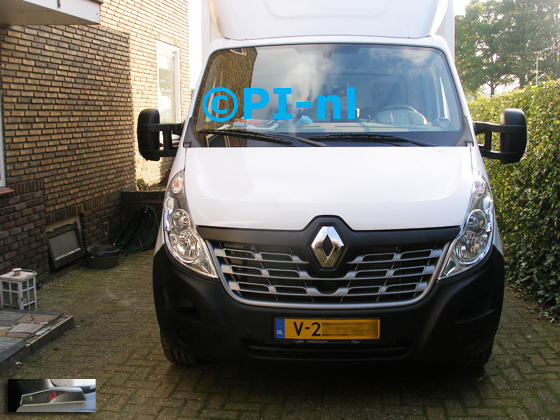 Parkeersensoren ingebouwd door PI-nl in de voorbumper van een Renault Master Bakwagen (nieuw) uit 2017. De display (basis-set 2017) werd linksvoor bij de a-stijl gemonteerd. 