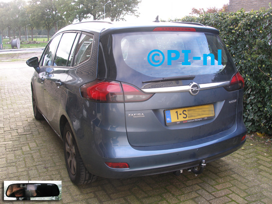 OEM-parkeersensoren ingebouwd door PI-nl in een Opel Zafira Tourer met canbus uit 2013. De spiegeldisplay (set I 2017) is van de set met camera en sensoren.