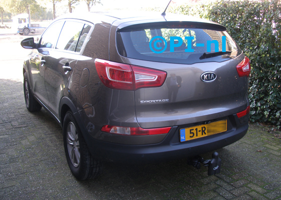 Parkeersensoren ingebouwd door PI-nl van een Kia Sportage met canbus uit 2011. De pieper (set E 2017) werd verstopt. De sensoren werden antraciet gespoten.