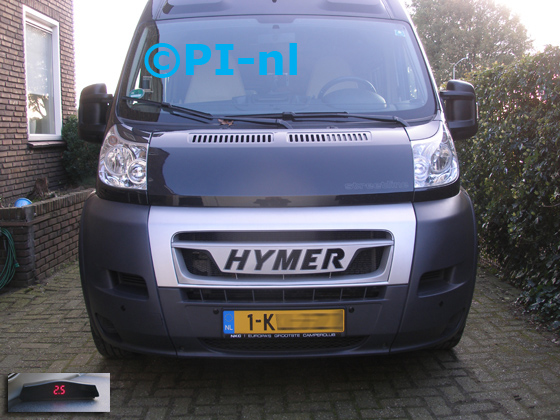 Parkeersensoren ingebouwd door PI-nl in de voorbumper van een Hymer HC372 (Fiat Ducato Maxi) camper uit 2012. De display (basis-set 2017) werd linksvoor bij de a-stijl gemonteerd.