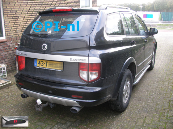 Parkeersensoren ingebouwd door PI-nl in een Ssangyong Kyron uit 2007. De display (set A 2017) werd linksvoor bij de a-stijl gemonteerd.