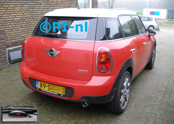 Parkeersensoren ingebouwd door PI-nl in een Mini Countryman Cooper met canbus uit 2011. De display (set A 2017) werd rechtsvoor bij de a-stijl gemonteerd.