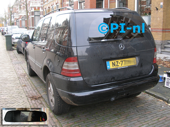 Parkeersensoren ingebouwd door PI-nl in een Mercedes ML 320 met canbus uit 1999. De spiegeldisplay (set D 2017) is van de set met camera en sensoren.