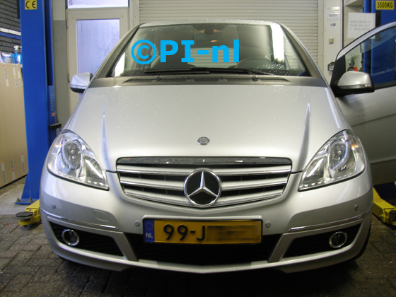 Parkeersensoren ingebouwd door PI-nl in de voorbumper van een Mercedes-Benz A160 Ambiance uit 2009. De pieper (basis-set 2017) werd verstopt.
