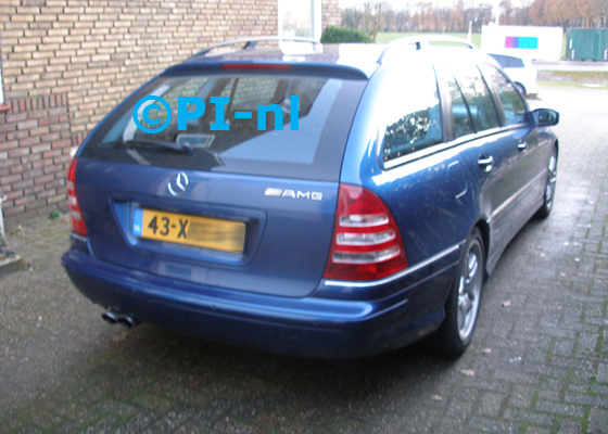 OEM-parkeersensoren ingebouwd door PI-nl in een Mercedes-Benz C32 AMG Estate met canbus uit 2001. De pieper (set H 2017) werd verstopt.