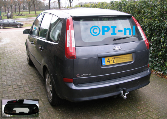 Parkeersensoren ingebouwd door PI-nl in een Ford C-Max uit 2008. De display (set A 2017) werd op de binnenspiegel gemonteerd.