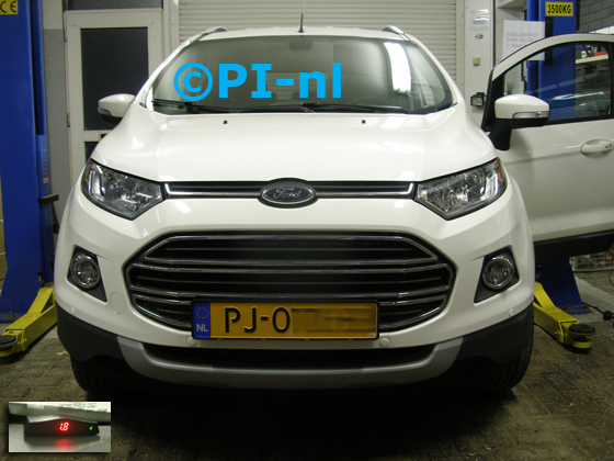 Parkeersensoren ingebouwd door PI-nl in de voorbumper van een Ford EcoSport Ecoboost Titanium (nieuw) uit 2017. De display (basis-set 2017) werd linksvoor bij de a-stijl gemonteerd.