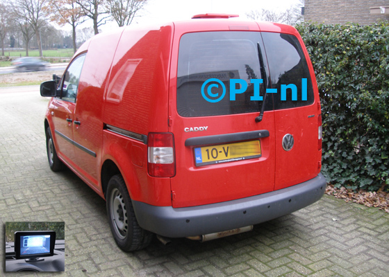 Parkeersensoren ingebouwd door PI-nl in een Volkswagen Caddy (aardgas) met canbus uit 2008. De monitor (set D 2017) werd op het dashboard gemonteerd.