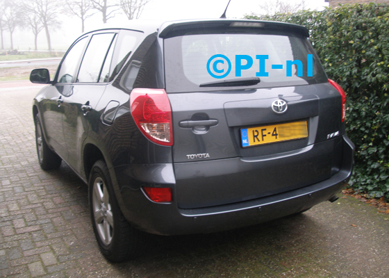 Parkeersensoren ingebouwd door PI-nl in een Toyota RAV4 uit 2009. De pieper (set E 2017) werd verstopt.