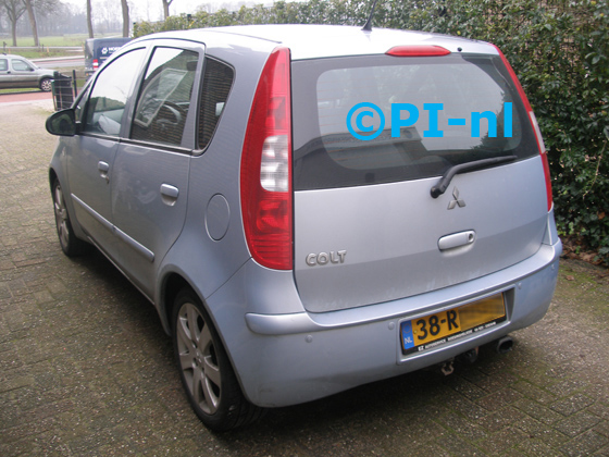 Parkeersensoren ingebouwd door PI-nl in een Mitsubishi Colt uit 2005. De pieper (set E 2018) werd verstopt.